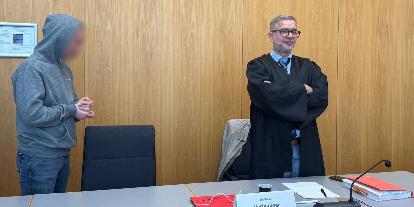 Angeklagt ist der 29-Jährige wegen des Verdachts der Zwangsprostitution. Angeklagt ist der 29-Jährige wegen des Verdachts der Zwangsprostitution.