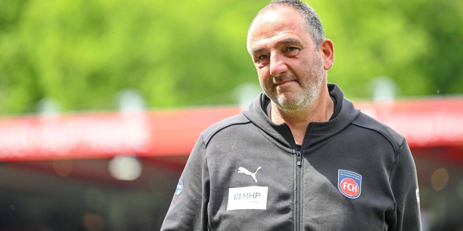 Für Heidenheims Trainer Frank Schmidt geht es in der Relegation gegen Elversberg um viel. Für Heidenheims Trainer Frank Schmidt geht es in der Relegation gegen Elversberg um viel.