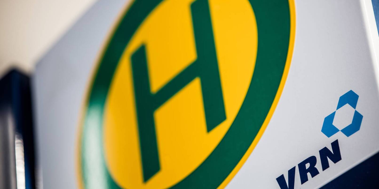Viele Autos sind an den Bushaltestellen in Unter-Schönmattenwag zu schnell unterwegs und sorgen für brenzlige Situationen. (Symbolbild) Viele Autos sind an den Bushaltestellen in Unter-Schönmattenwag zu schnell unterwegs und sorgen für brenzlige Situationen. (Symbolbild)