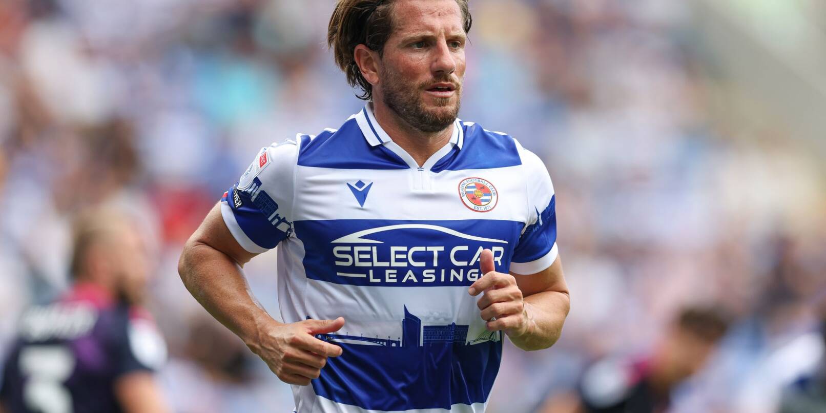 Sam Hutchinson erlitt einen Herzinfarkt - während des Spiels. Sam Hutchinson erlitt einen Herzinfarkt - während des Spiels.