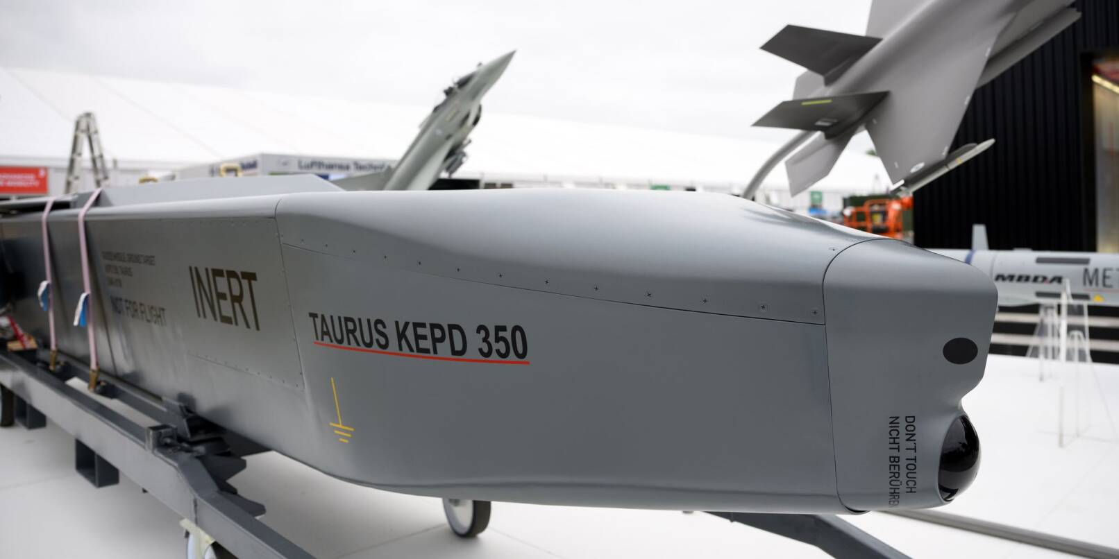 Taurus-Marschflugkörper gehören zum Angebot der Luft- und Raumfahrtindustrie. Taurus-Marschflugkörper gehören zum Angebot der Luft- und Raumfahrtindustrie.