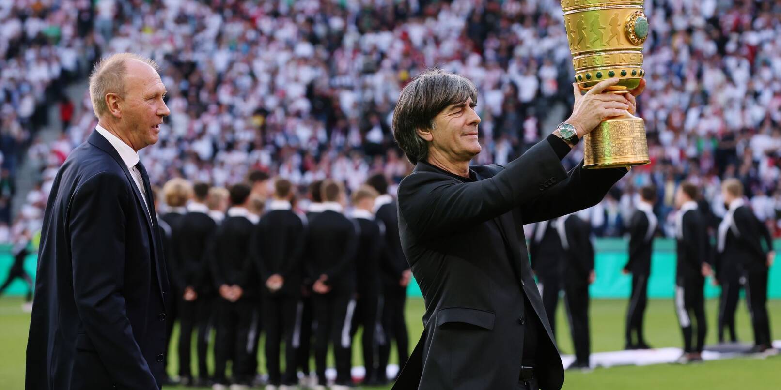 Joachim Löw war Trainer des VfB Stuttgart, als das Team 1997 zuletzt den DFB-Pokal gewann. Joachim Löw war Trainer des VfB Stuttgart, als das Team 1997 zuletzt den DFB-Pokal gewann.