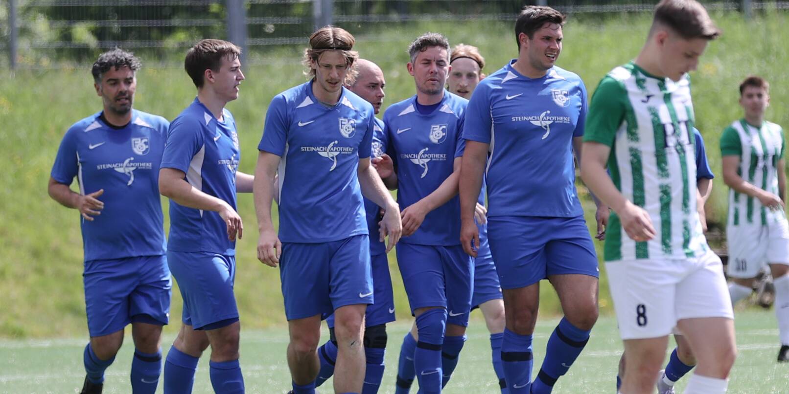 Bereit für das Finale: Die letzten drei Spiele hat der FC Ober-Abtsteinach nicht verloren und dabei auch einen 5:3-Heimsieg gegen Mitlechtern gefeiert. Den brauchen sie auch am Sonntag gegen Eintracht Bürstadt und zudem Schützenhilfe von der SG Lindenfels/Winterkasten – ansonsten ist man abgestiegen. Bereit für das Finale: Die letzten drei Spiele hat der FC Ober-Abtsteinach nicht verloren und dabei auch einen 5:3-Heimsieg gegen Mitlechtern gefeiert. Den brauchen sie auch am Sonntag gegen Eintracht Bürstadt und zudem Schützenhilfe von der SG Lindenfels/Winterkasten – ansonsten ist man abgestiegen.