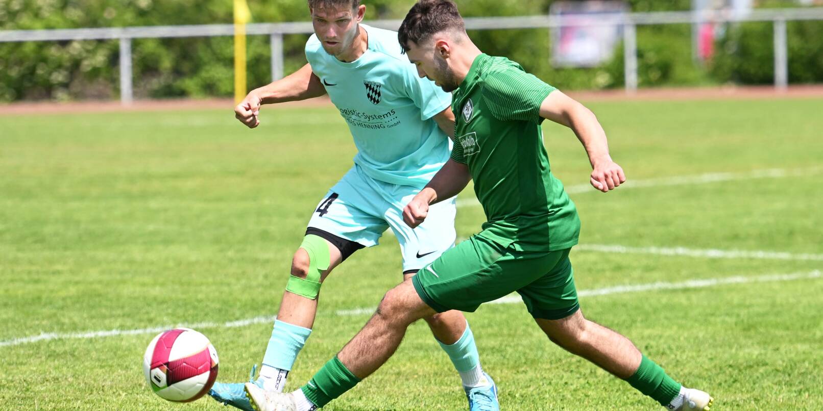 Nach dem 2:0-Sieg beim SV Fürth II muss der SV Affolterbach (links Nino Sattler im Zweikampf mit Jan Schäfer) zum Saisonfinale beim SV Unter-Flockenbach III erneut ein schweres Auswärtsspiel bestreiten. Nach dem 2:0-Sieg beim SV Fürth II muss der SV Affolterbach (links Nino Sattler im Zweikampf mit Jan Schäfer) zum Saisonfinale beim SV Unter-Flockenbach III erneut ein schweres Auswärtsspiel bestreiten.