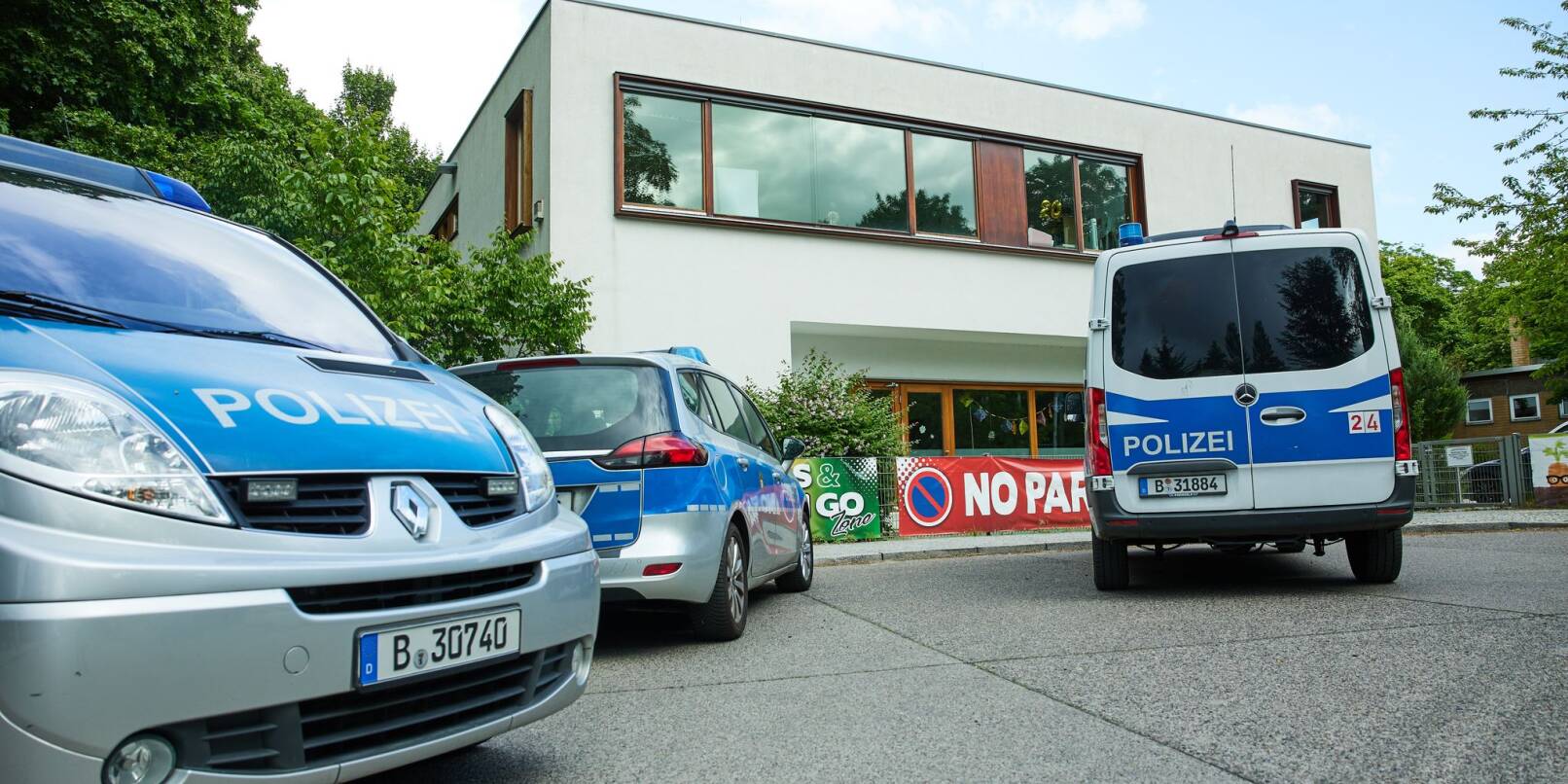 Die Mordkommission übernahm die Ermittlungen. Die Mordkommission übernahm die Ermittlungen.