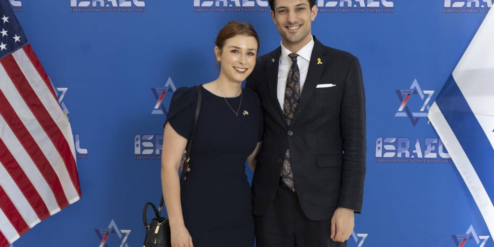Sie standen kurz vor der Verlobung. Der mutmaßliche Täter, der sie erschossen hat, handelte offenbar aus Solidarität mit dem Schicksal der Palästinenser im Nahen Osten. Ihm könnte die Todesstrafe drohen. Sie standen kurz vor der Verlobung. Der mutmaßliche Täter, der sie erschossen hat, handelte offenbar aus Solidarität mit dem Schicksal der Palästinenser im Nahen Osten. Ihm könnte die Todesstrafe drohen.