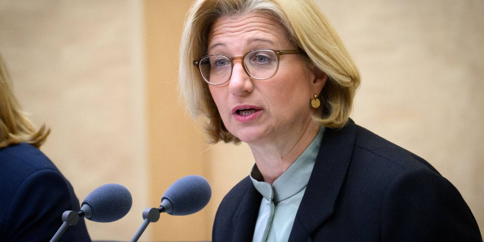 Der Bundesrat mit Präsidentin Anke Rehlinger (SPD) würdigte die Beziehungen zu Israel. Der Bundesrat mit Präsidentin Anke Rehlinger (SPD) würdigte die Beziehungen zu Israel.