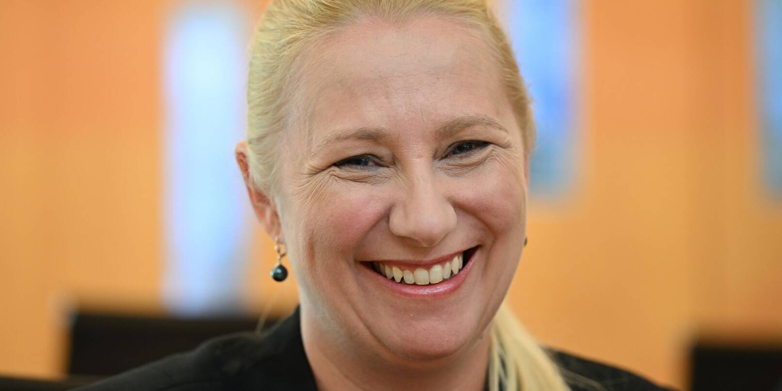 Die Gesundheitsministerin wird die Medaille übergeben. (Archivbild) Die Gesundheitsministerin wird die Medaille übergeben. (Archivbild)