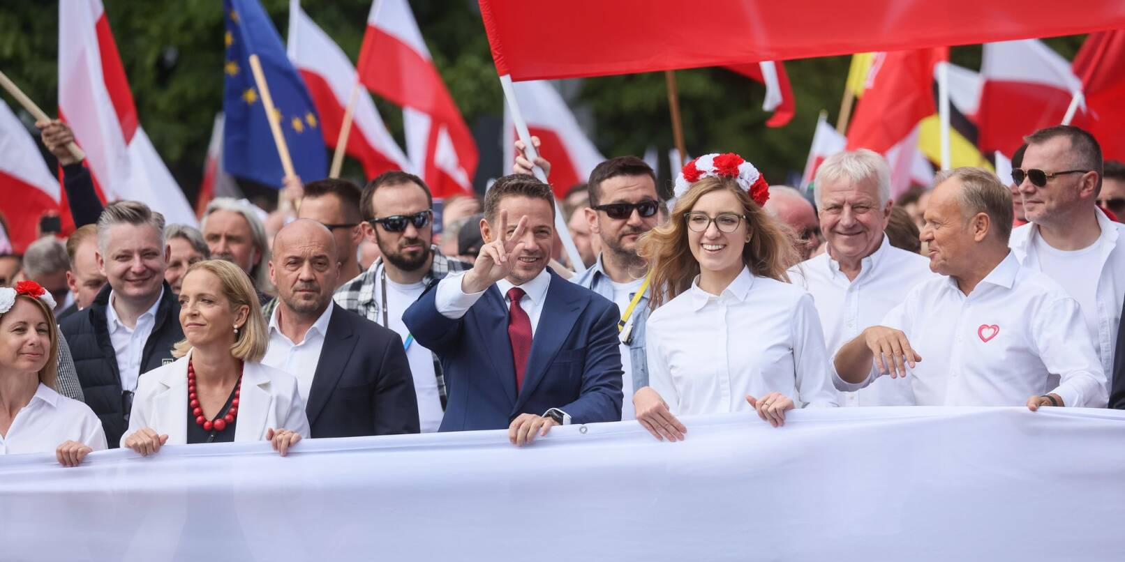 Der proeuropäische polnische Präsidentschaftskandidat Rafal Trzaskowski beim «Großen Marsch der Patrioten» in Warschau. (Foto aktuell) Der proeuropäische polnische Präsidentschaftskandidat Rafal Trzaskowski beim «Großen Marsch der Patrioten» in Warschau. (Foto aktuell)