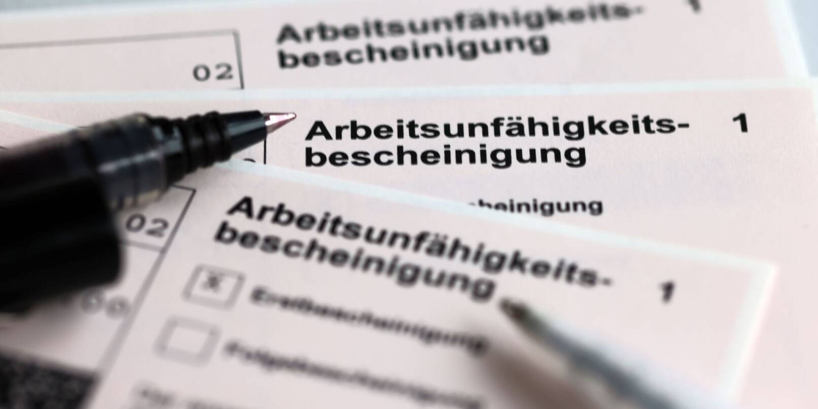 Eine Erkältungswelle hat den Krankenstand im ersten Quartal auf hohem Niveau gehalten. (Symbolbild) Eine Erkältungswelle hat den Krankenstand im ersten Quartal auf hohem Niveau gehalten. (Symbolbild)