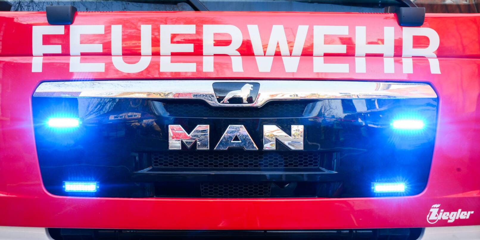 Die Feuerwehrleute konnten das Feuer in der Küche schnell löschen. (Symbolbild) Die Feuerwehrleute konnten das Feuer in der Küche schnell löschen. (Symbolbild)