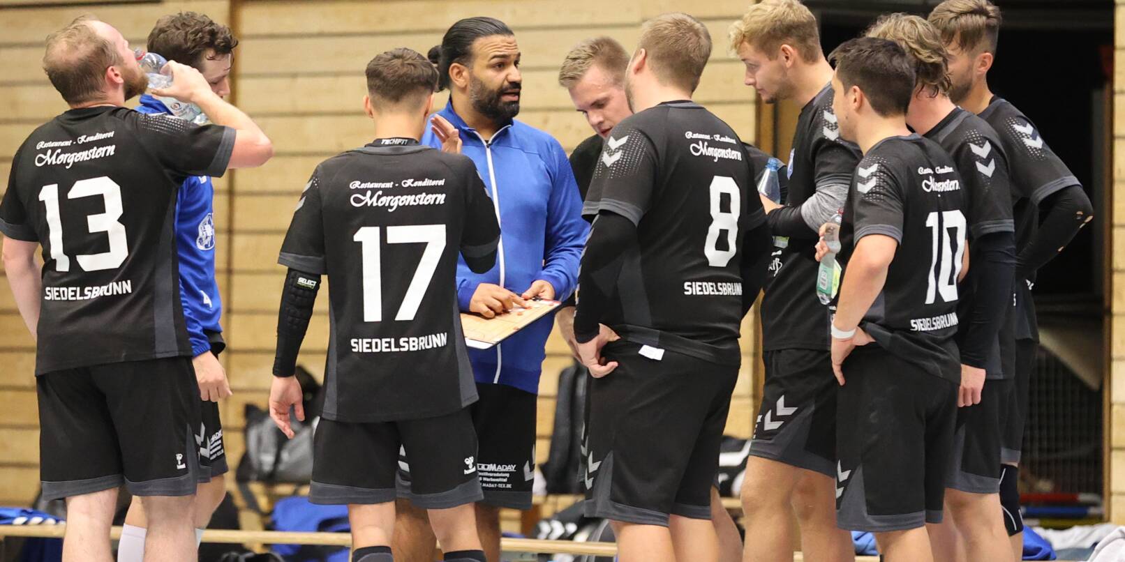 Die Handballer des TV 02 Siedelsbrunn wollen sich mit einer guten Leistung im Derby gegen die HSG Fürth/Krumbach aus der Bezirksoberliga verabschieden. Die Handballer des TV 02 Siedelsbrunn wollen sich mit einer guten Leistung im Derby gegen die HSG Fürth/Krumbach aus der Bezirksoberliga verabschieden.