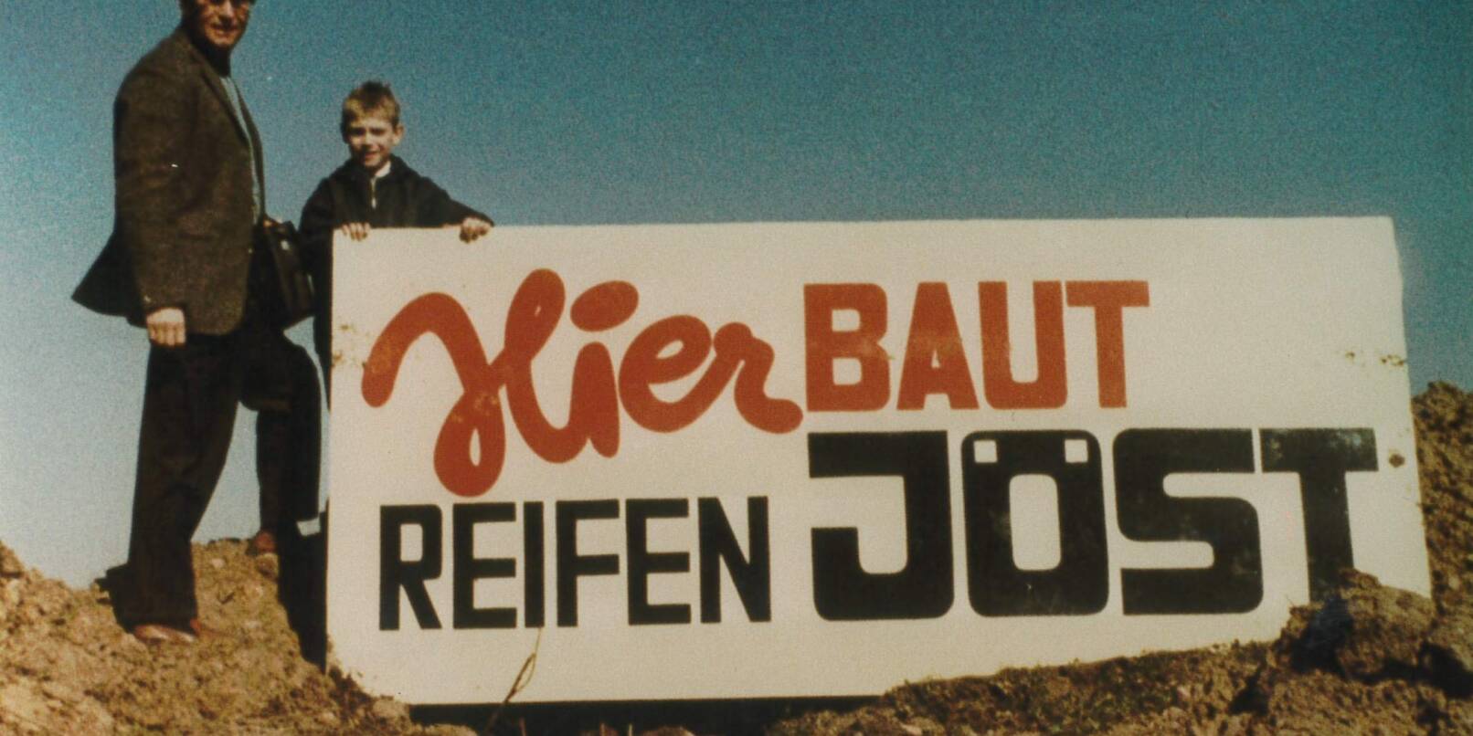 Begonnen hat alles im Jahr 1925, als Adam Jöst eine Reifen-Vulkanisierungswerkstatt in der Weinheimer Bergstraße 22 übernahm. Begonnen hat alles im Jahr 1925, als Adam Jöst eine Reifen-Vulkanisierungswerkstatt in der Weinheimer Bergstraße 22 übernahm.