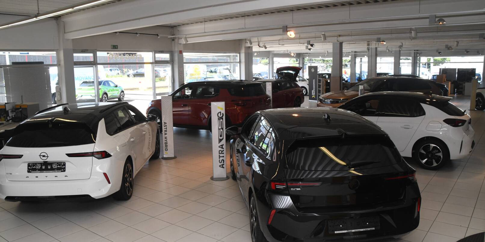 Nach 100 Jahren immer noch in Familienhand – das Autohaus Jöst setzt auf die perfekte Mischung aus Tradition und Innovation. Nach 100 Jahren immer noch in Familienhand – das Autohaus Jöst setzt auf die perfekte Mischung aus Tradition und Innovation.