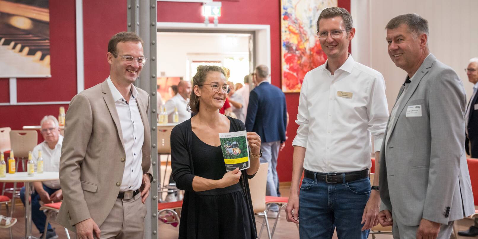 Interessante Impulse gaben beim Mittagstreff der Weinheimer Wirtschaftsförderung Nicolas Diesbach, Luzia Teinert, Jens Stuhrmann und Wolfgang Schlösser (von links). Interessante Impulse gaben beim Mittagstreff der Weinheimer Wirtschaftsförderung Nicolas Diesbach, Luzia Teinert, Jens Stuhrmann und Wolfgang Schlösser (von links).
