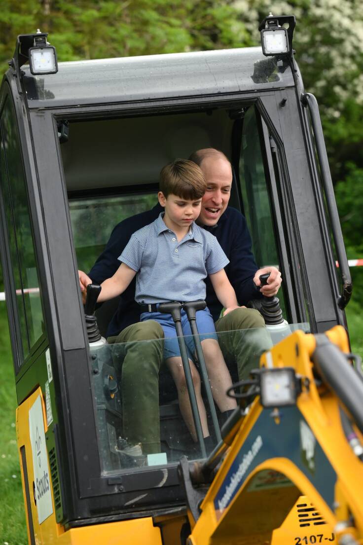 Prinz William und sein Sohn beim Baggereinsatz für den guten Zweck.