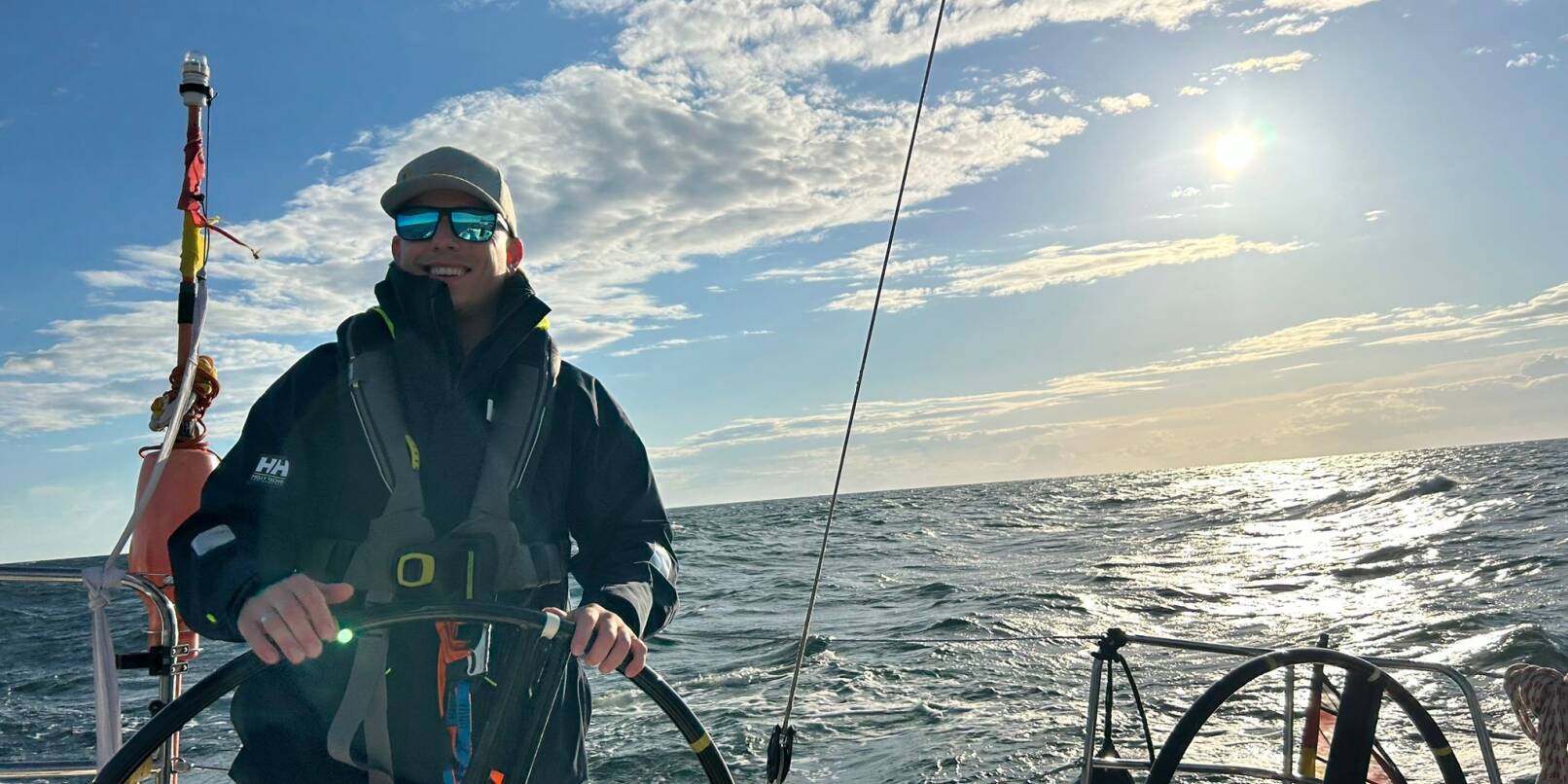 Segeln ist eines der Hobbys von René. Die Teilnahme an der Segelregatta „Clipper Round The World Race“ wäre sein Traum. Segeln ist eines der Hobbys von René. Die Teilnahme an der Segelregatta „Clipper Round The World Race“ wäre sein Traum.