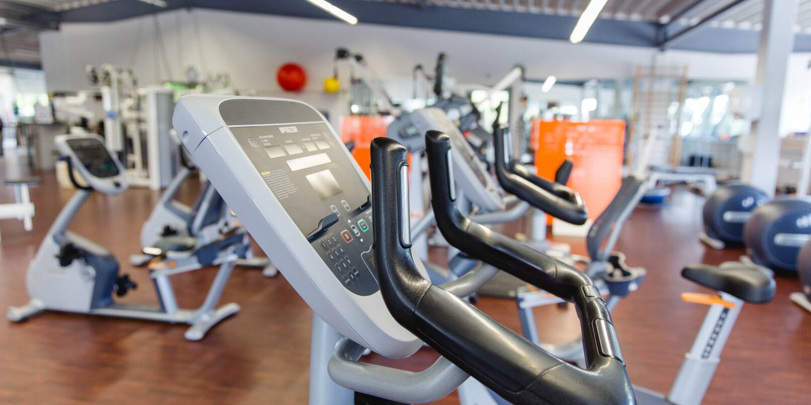 Ausdauer-, Kraft- oder Beweglichkeitstraining - alles ist im Hector Sport-Centrum möglich Ausdauer-, Kraft- oder Beweglichkeitstraining - alles ist im Hector Sport-Centrum möglich