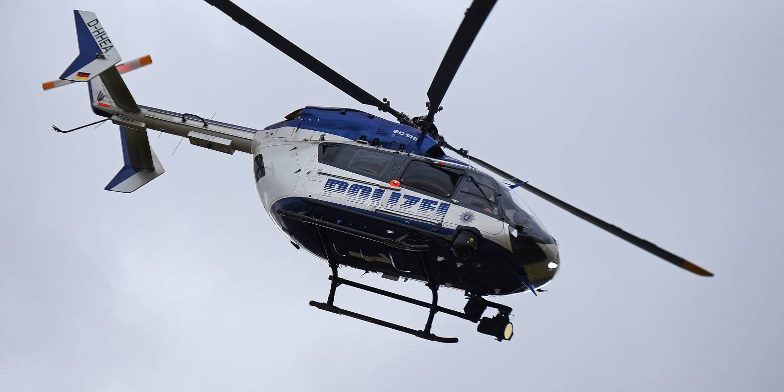 Eine Frau wird in Weinheim vermisst. Die Polizei setzte bei der Suche auch einen Hubschrauber ein. (Symbolfoto) Eine Frau wird in Weinheim vermisst. Die Polizei setzte bei der Suche auch einen Hubschrauber ein. (Symbolfoto)