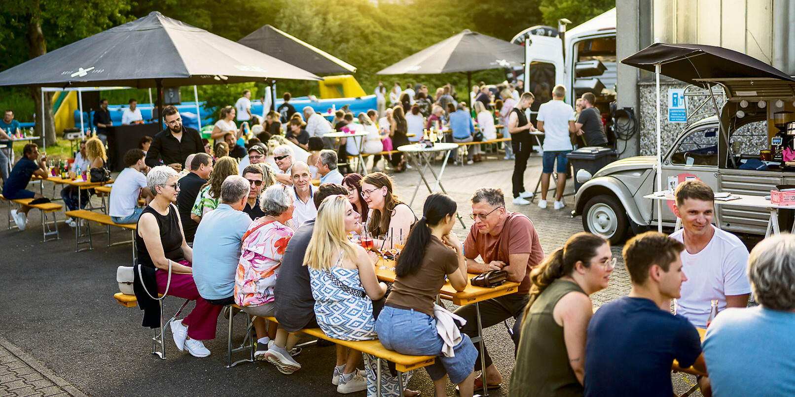 Come Together am Hauptsitz in Weinheim. Come Together am Hauptsitz in Weinheim.