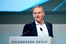 Tortenwurf und Nacktprotest auf Volkswagen-Hauptversammlung 

