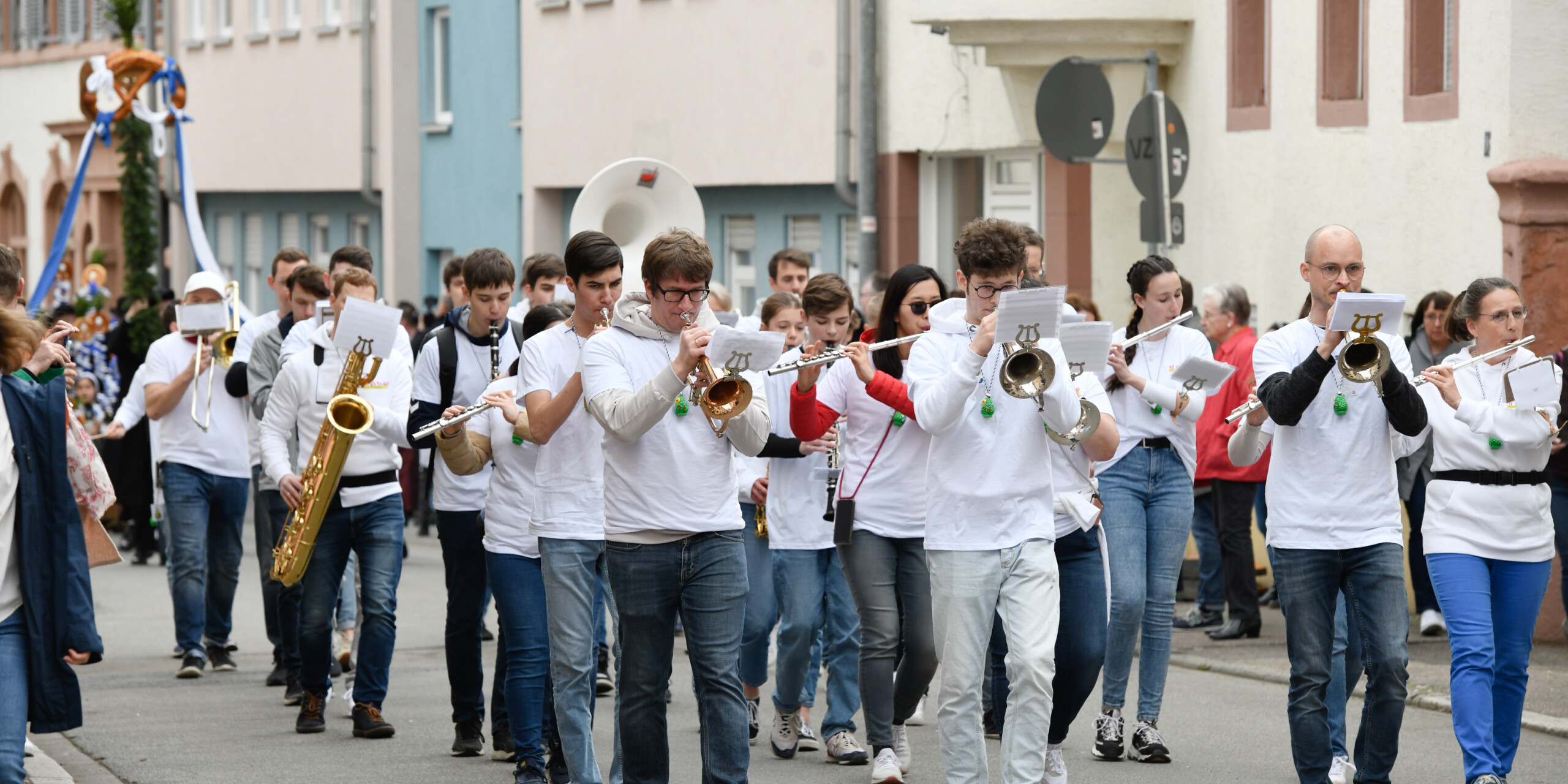 Musikgruppen dürfen beim Weinheimer Sommertagszug traditionell nicht fehlen. Musikgruppen dürfen beim Weinheimer Sommertagszug traditionell nicht fehlen.