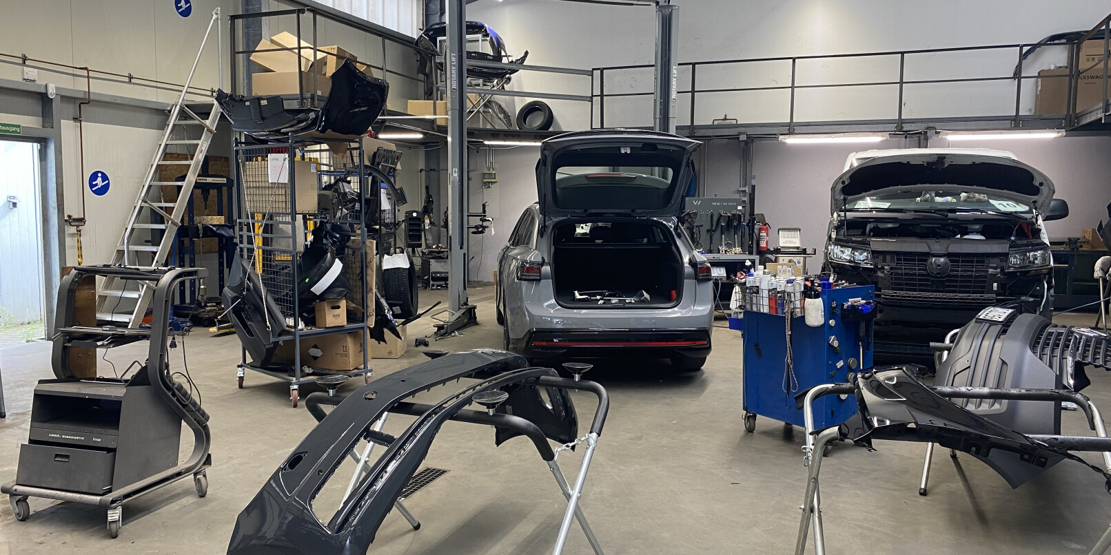 Fokus auf Qualität: Reparatur nach Herstellervorgaben, Originalteile und markenübergreifender Service Fokus auf Qualität: Reparatur nach Herstellervorgaben, Originalteile und markenübergreifender Service