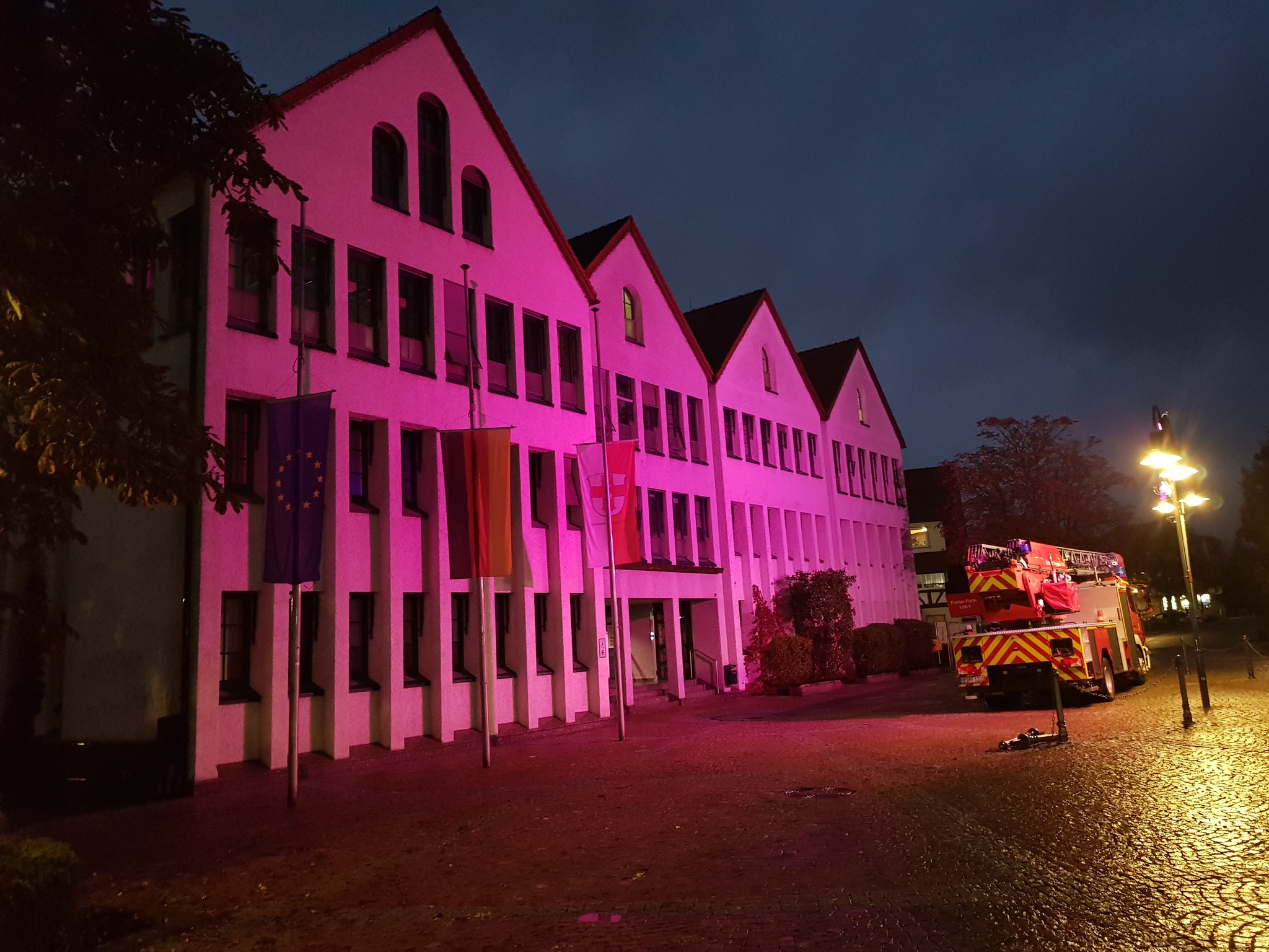 Darum ist das Fürther Rathaus im Oktober Pink
