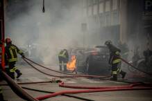Explosionen in Mailand - Fahrzeuge brennen

