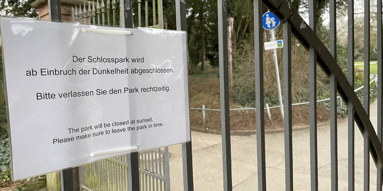 Der Schlosspark in Weinheim wird seit Kurzem abends dichtgemacht. Vorausgegangen war eine Serie schwerer Vandalismus-Taten.
