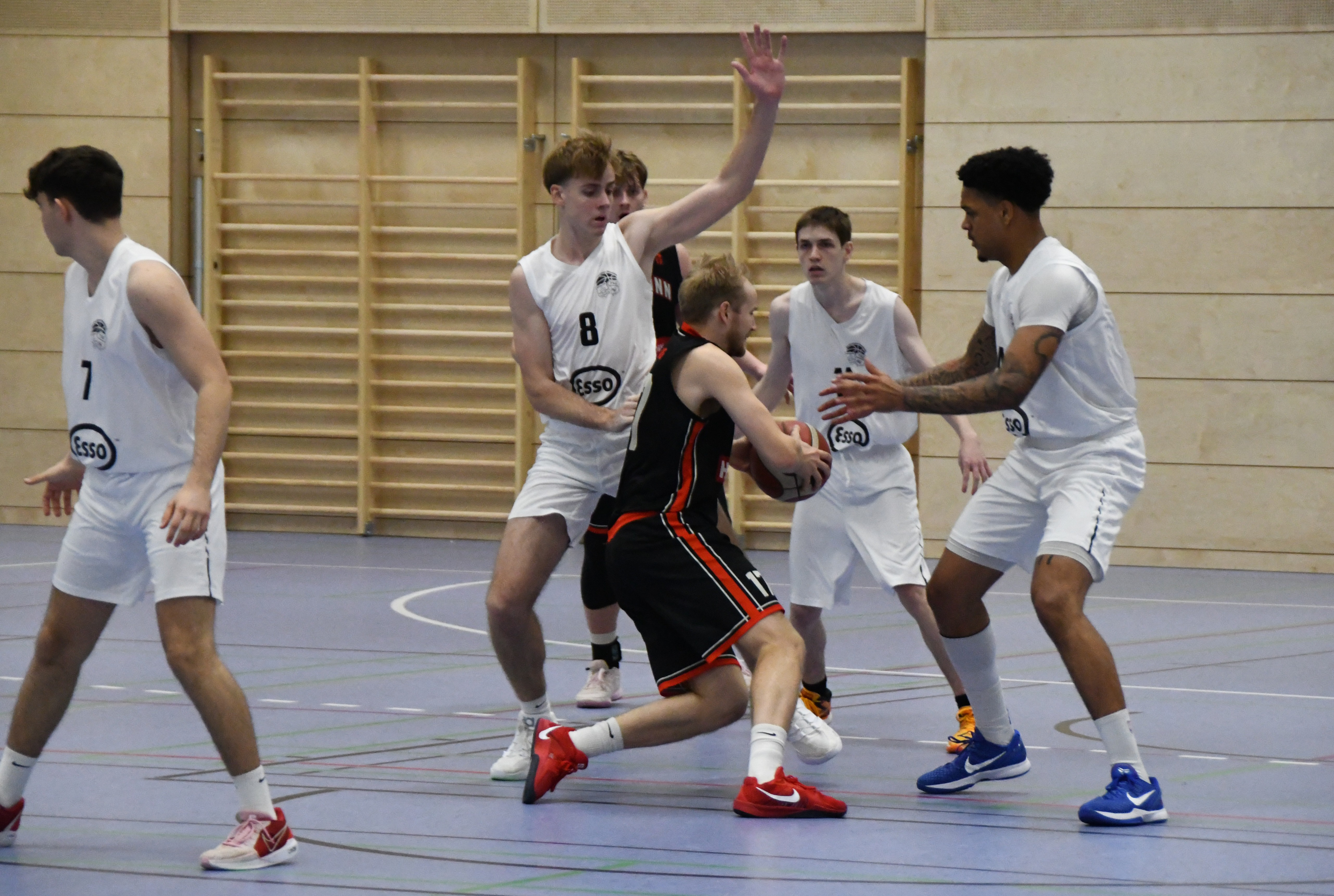 Geschenke nur vom Nikolaus: Sharks gewinnen an Aktions-Spieltag gegen ...