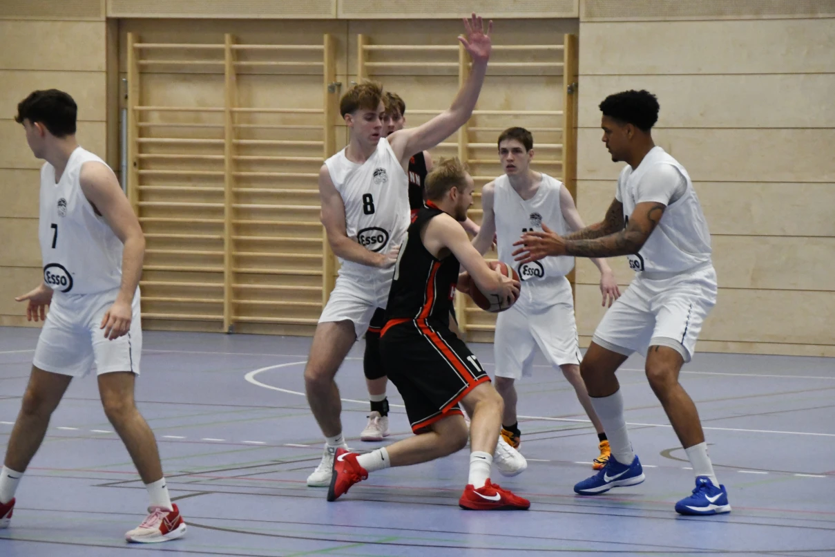 Geschenke nur vom Nikolaus: Sharks gewinnen an Aktions-Spieltag gegen ...