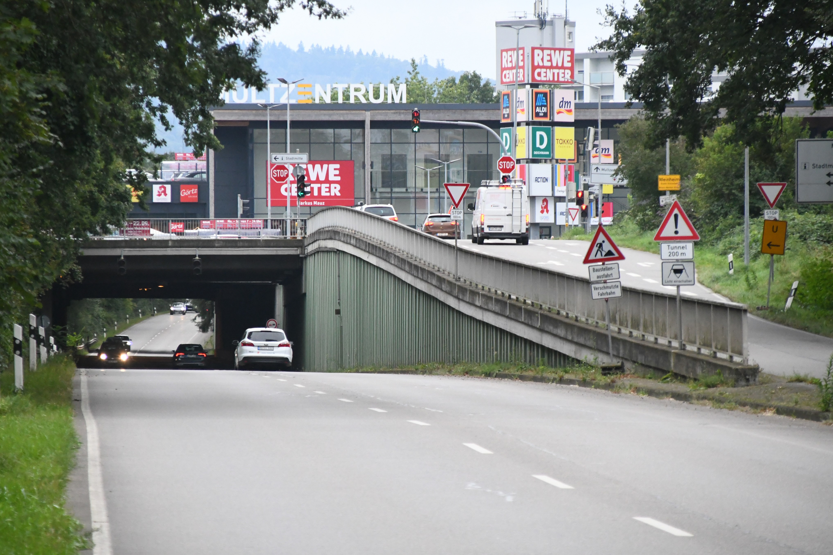 Weinheim: Rote Ampel missachtet - Zusammenstoß auf Mannheimer Straße