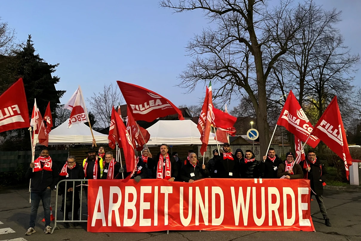 Protest bei Freudenberg: Italienische Belegschaft kämpft in Weinheim für ...