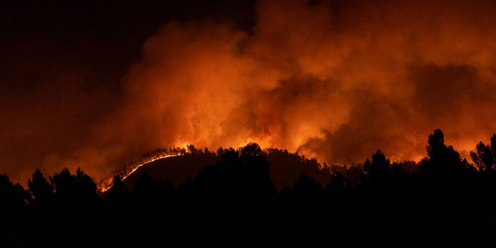 Die Flammen breiten sich in der Nähe des Dorfes Villanueva de Viver in Aragonien aus.
