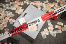 Geldautomaten in Sulz am Neckar gesprengt: Täter flüchtig
