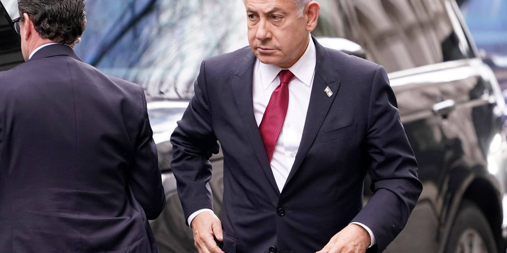 Ministerpräsident Benjamin Netanjahu trifft an der Downing Street für ein Treffen mit dem britischen Premierminister Rishi Sunak ein.