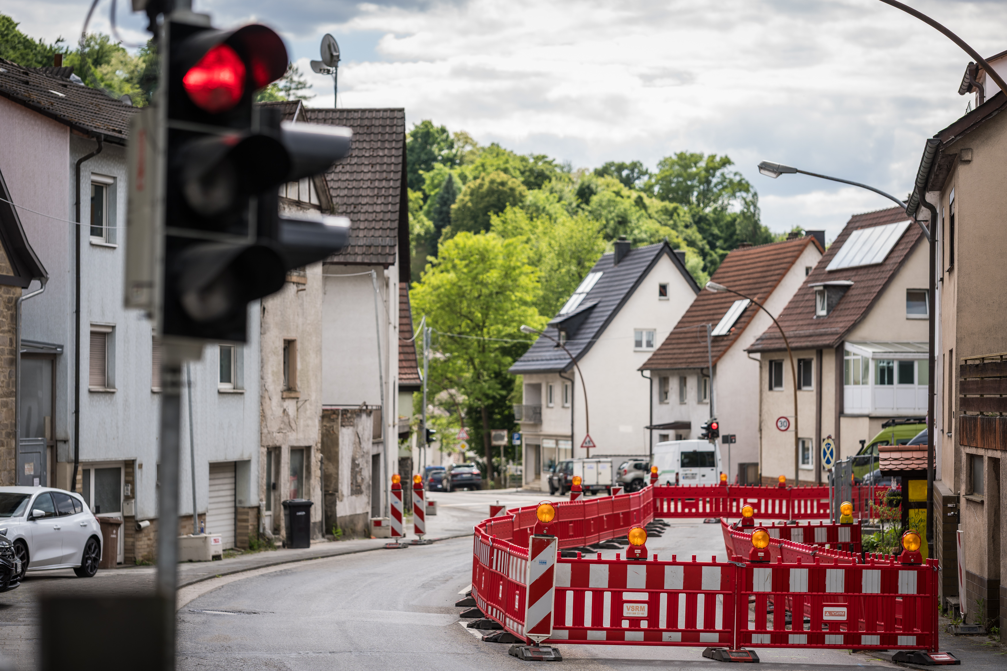 How long will the partial closure of the B460 in Heppenheim last?