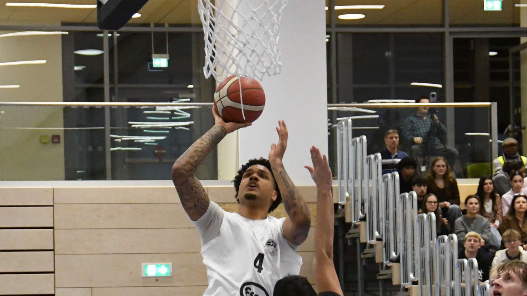Sharks arbeiten sich weiter nach vorn