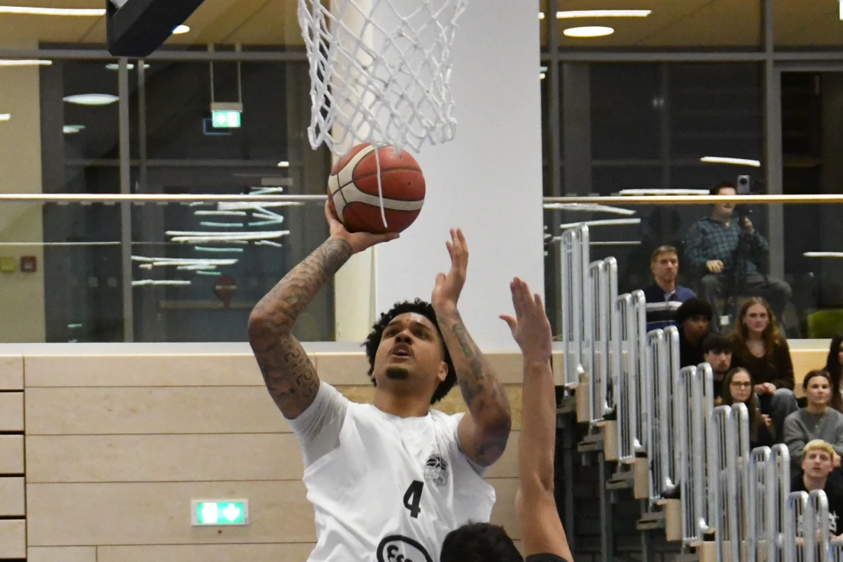 Sharks arbeiten sich weiter nach vorn