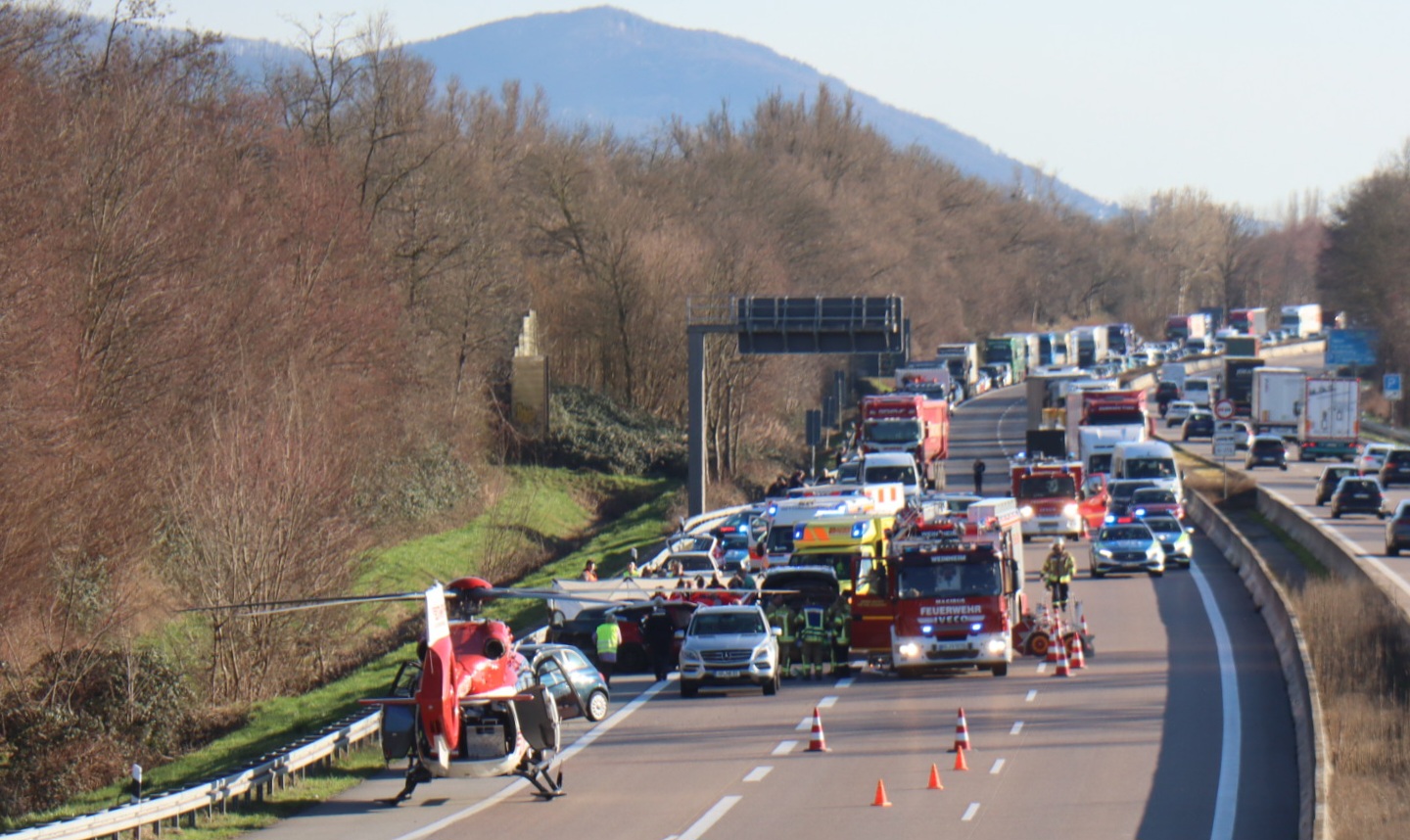 A serious accident on the A5 near Hemsbach is fatal for one person