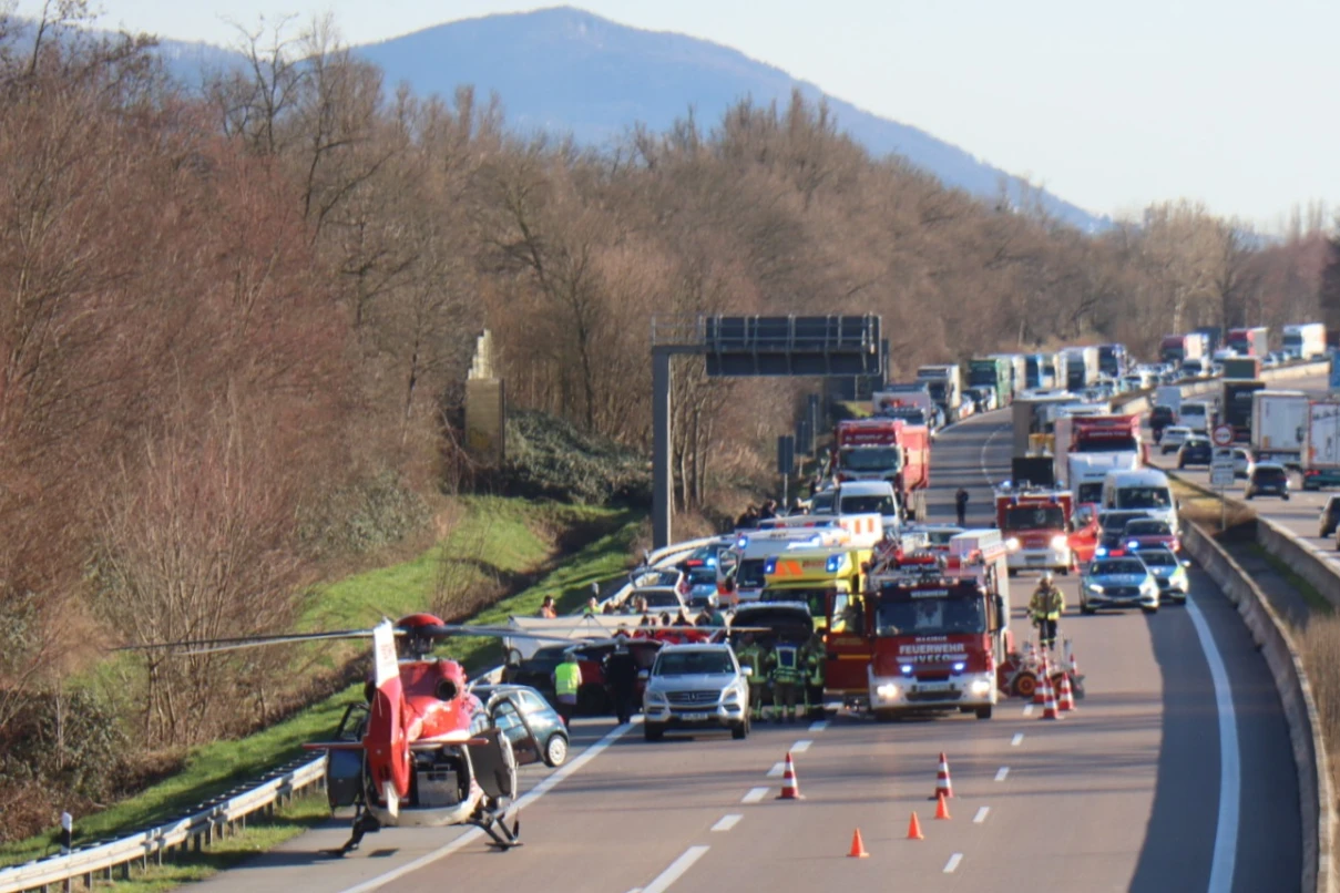 A serious accident on the A5 near Hemsbach is fatal for one person