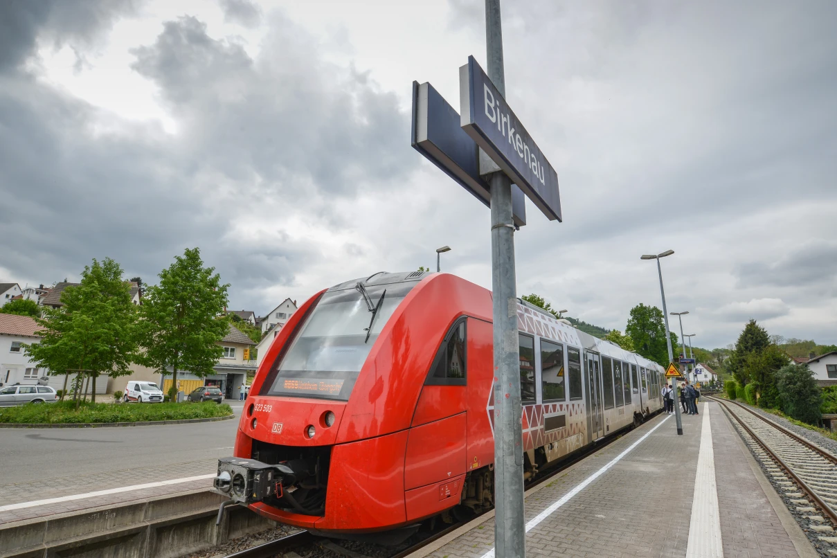 After fatal attack: Railway tests double staffing on the Weschnitztalbahn ...